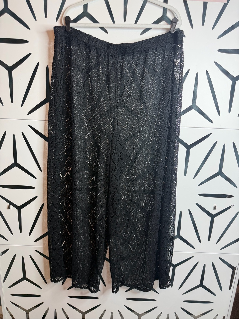 Eloquii Geometric Mesh Wide Leg Cover-Up Pants -black
Size 22/24 - Picture 2 of 7